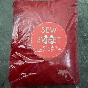 See sweet minky pillow bed